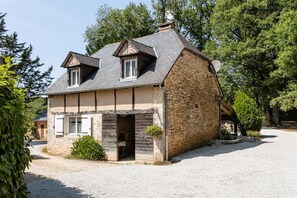 Exterior - Gîtes de France® - GITES LA FERME DES VIEUX CHENE (SARRAZAC)