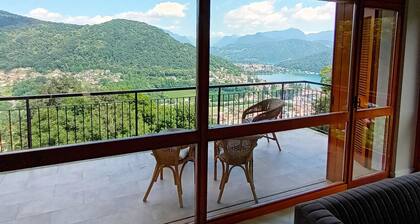 Delightful 4-bedroom villa with Lake Lugano view - up to 10 people