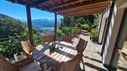 Delightful 4-bedroom villa with Lake Lugano view - up to 10 people