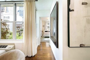 3 室のベッドルーム、デスク、アイロン / アイロン台、旅行用ベビーベッド