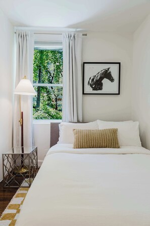 3 bedrooms, desk, iron/ironing board, travel cot