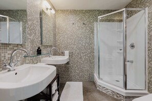 Unclassified image, 4 of 27, button