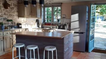 Fridge, microwave, dishwasher