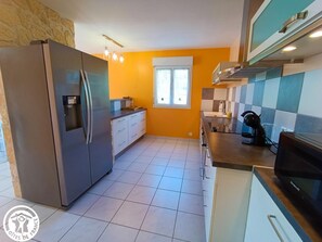 Kylskåp, mikrovågsugn, ugn och diskmaskin