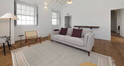 Jardim das Camélias (garden overlooking Pico Mountain)