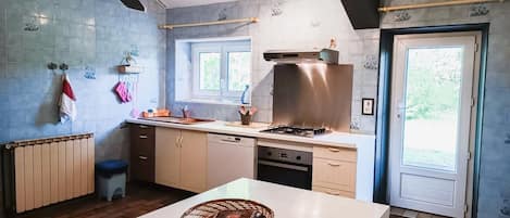 Microwave, dishwasher