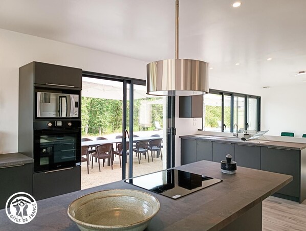 Micro-ondes, lave-vaisselle