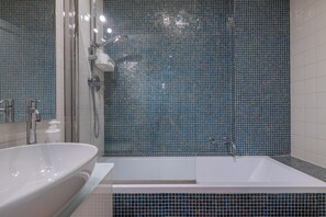 Appartement, balcon | Salle de bain