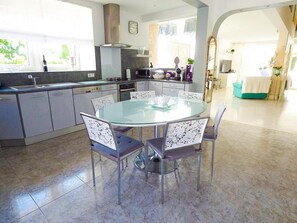 Dining - LE PATIO DU BARRY - SAINT-VINCENT-RIVE-D'OLT (SAINT-VINCENT-RIVE-D'OLT)