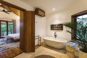 Villa | Baño | Secador de pelo, zapatillas, toallas y jabón