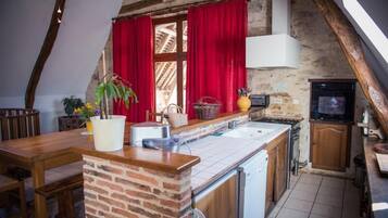 KĂŒhlschrank, Mikrowelle, GeschirrspĂŒler