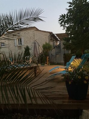 Property grounds - Ashy Heron - DOUELLE (DOUELLE)