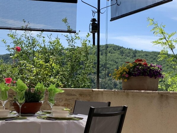 Outdoor dining - Ashy Heron - DOUELLE (DOUELLE)