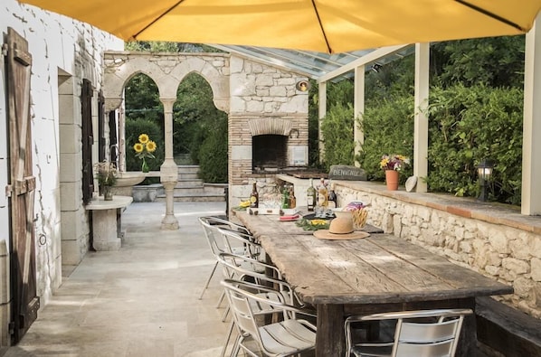 Outdoor dining