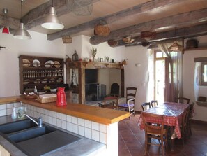 Dining - THE HOUSE OF MARIE VIGNE (CENEVIERES)