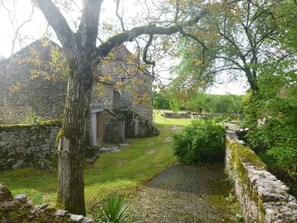 Property grounds - THE HOUSE OF MARIE VIGNE (CENEVIERES)