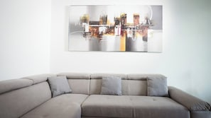 Exclusive Apartment, Garden View 2 | Living area | 42-inch Smart TV with digital channels, Netflix, Hulu