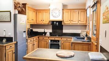 Réfrigérateur, micro-ondes, lave-vaisselle