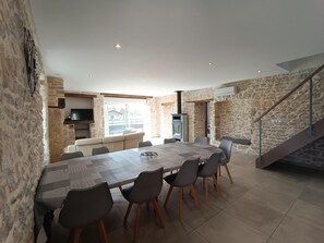 Dining - Gîtes de France® - Gîte du Tilleul (ESPERE)