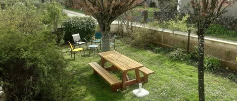 تناول الطعام بالخارج