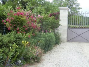 Property grounds - Gîtes de France® - Le Pré aux Biches (ST MEDARD)