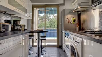 Réfrigérateur, micro-ondes, four, lave-vaisselle