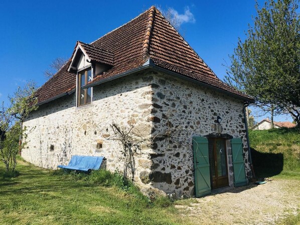 المنشأة من الخارج