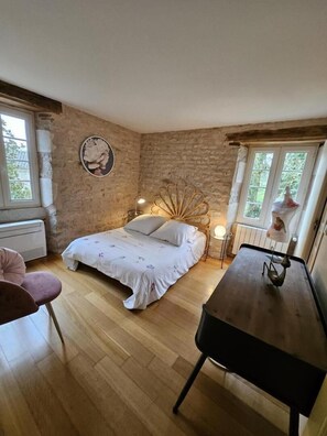 5 soverom, wi-fi (inkludert) og sengetøy