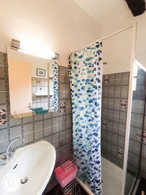 Bathroom - Gîtes de France® - LE SALADIE (ALBAS)