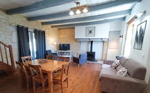 TV, fireplace