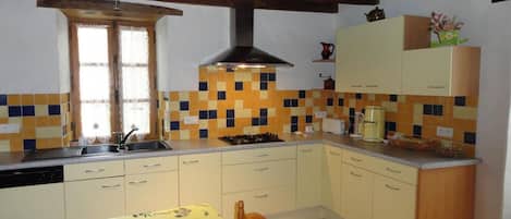 Kühlschrank, Mikrowelle, Geschirrspüler