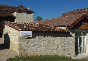 المنشأة من الخارج