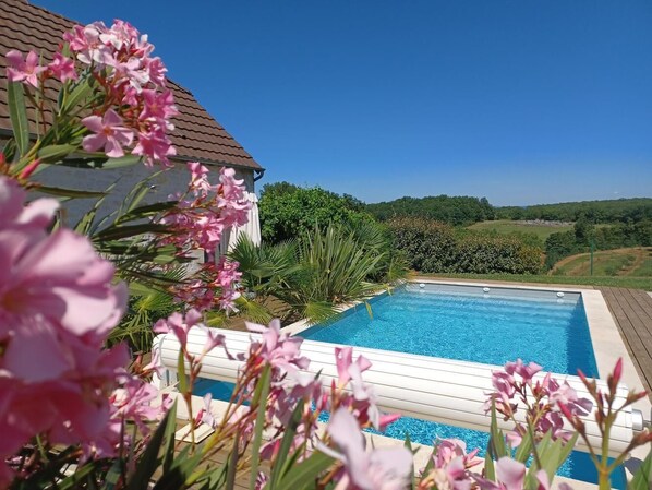 Een verwarmd zwembad