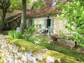 Outdoor dining - Gîtes de France® - Le petit pounou (ROCAMADOUR)