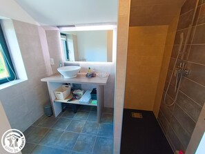 Shower - Gîtes de France® - Le Hangar (MEYRONNE)