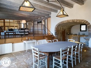 Outdoor dining - Domaine Moulin de Montagnac (CAVAGNAC)