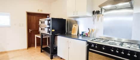 Kühlschrank, Mikrowelle, Geschirrspüler