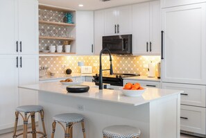 Micro-ondes, four, plaque de cuisson, lave-vaisselle