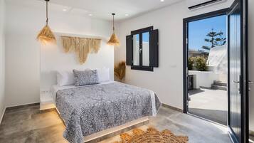 Gaia Suite with Hot Tub | In-room safe, iron/ironing board, travel crib, free WiFi