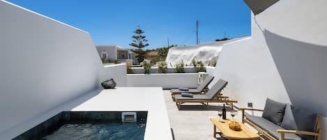 Aeolos Suite with Private Hot Tub | 私人 SPA 浴池