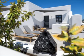 Aeolos Suite with Private Hot Tub | Terrace/patio - Terra Vecchia Suites (Santorini)