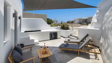Gaia Suite with Hot Tub | Terrace/patio