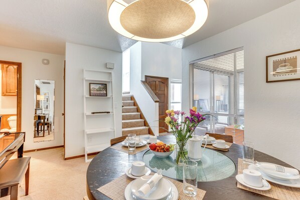 Apartment (3 Bedrooms) | Interior - Edmond Townhome w/ Pool Access Near Arcadia Lake! (Edmond)