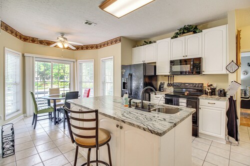 Spacious Richmond Hill Hideaway w/ Deck!