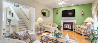 Spacious Richmond Hill Hideaway w/ Deck!