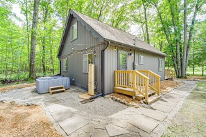 House (3 Bedrooms) | Interior - Roscommon Chalet w/ Hot Tub Near Higgins Lake! (Roscommon)