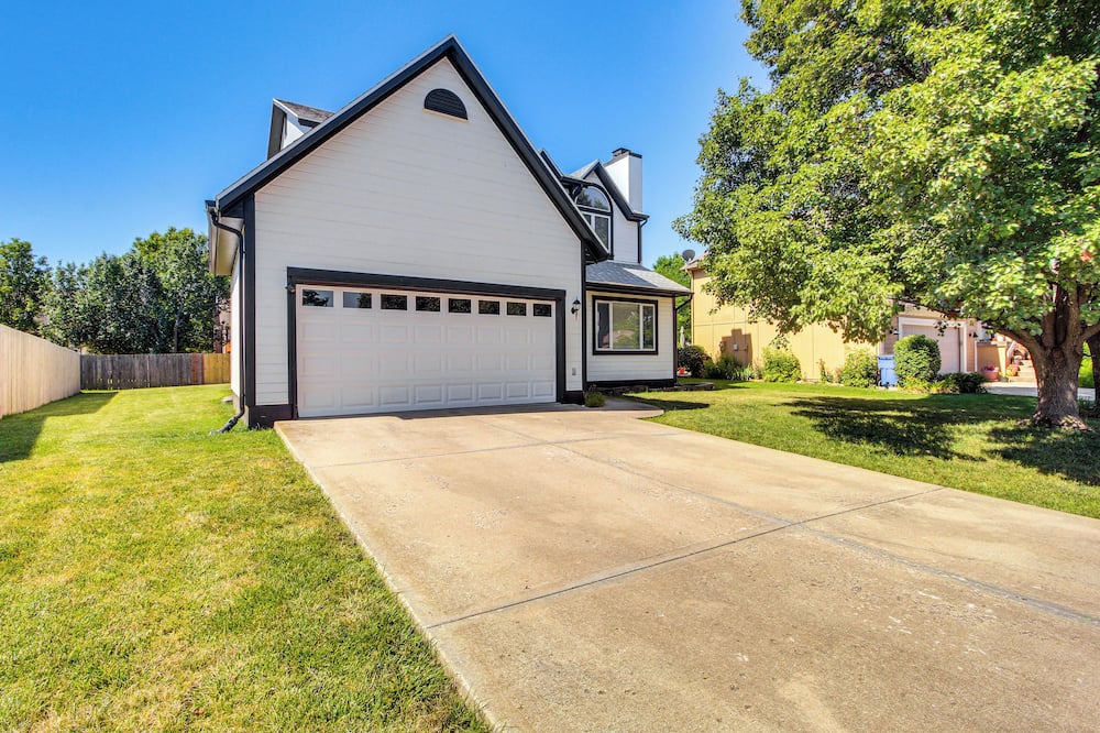 Spacious Olathe Home w/ Fireplace: Near Parks! - Wea, KS