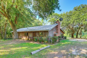 House (2 Bedrooms) | Interior - Pet-friendly Ehrhardt Home w/ Private Pond & Yard! (Ehrhardt)