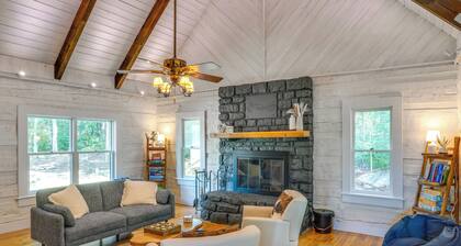 ~ 10 Mi to Downtown: Murfreesboro Area Cabin