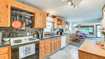 Cottage (3 Bedrooms) | Interior